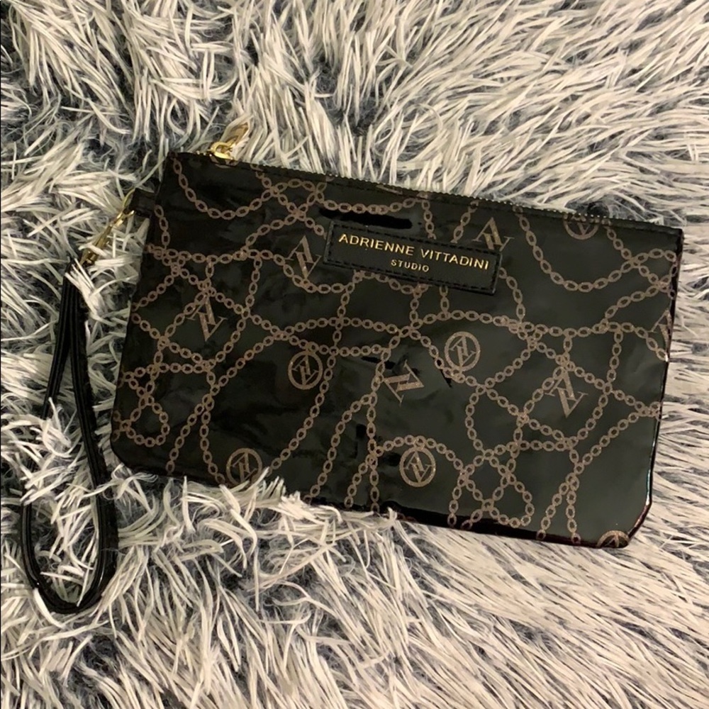 A small pouch